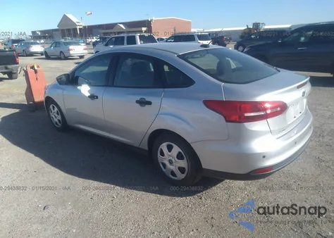 2016 Ford Focus S z USA, uszkodzony, nr VIN 1FADP3E20GL306882